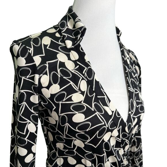 Diane von Furstenberg Black & White Squiggle Print Wrap Dress Size 2 - Picture 6 of 14
